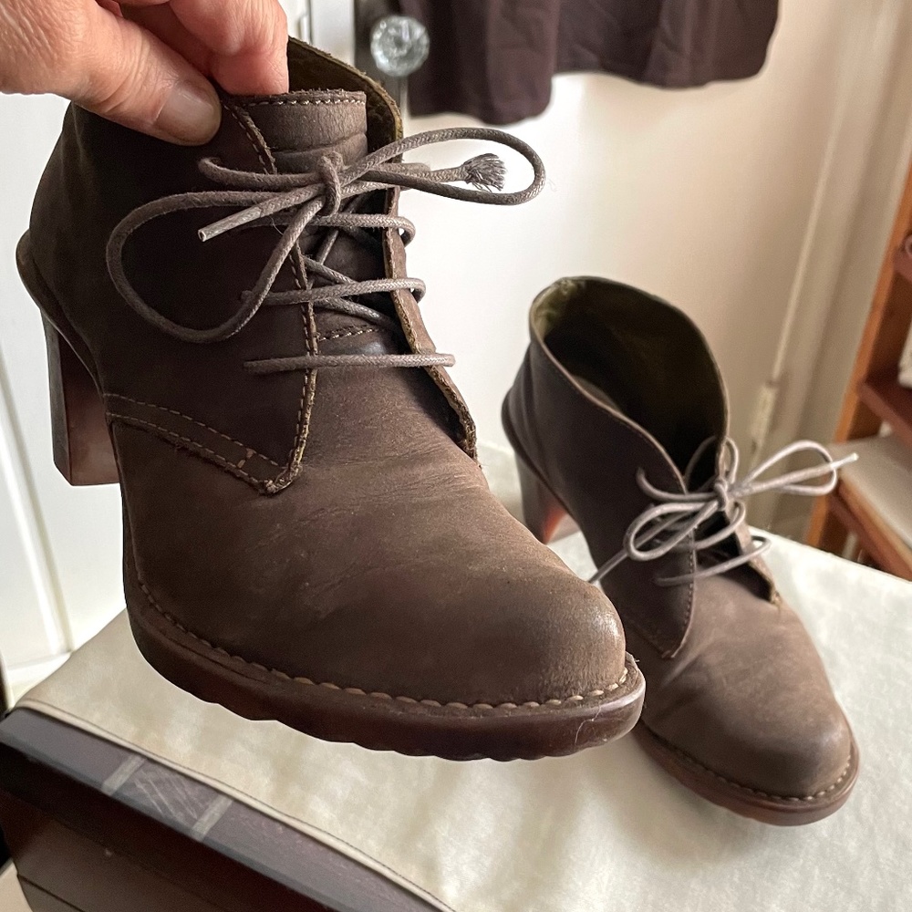 El Naturalista size 38 leather booties
